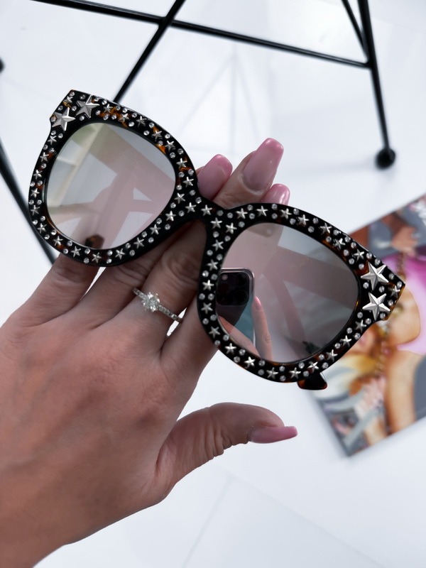 Sluneční brýle s kamínky