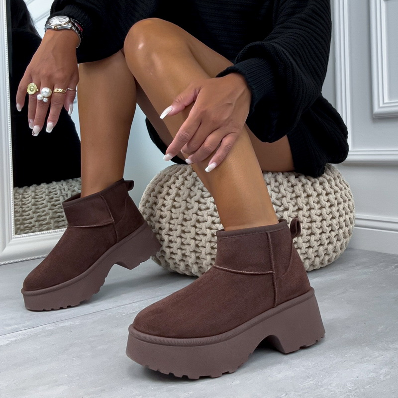 Tmavě hnědé sněhule