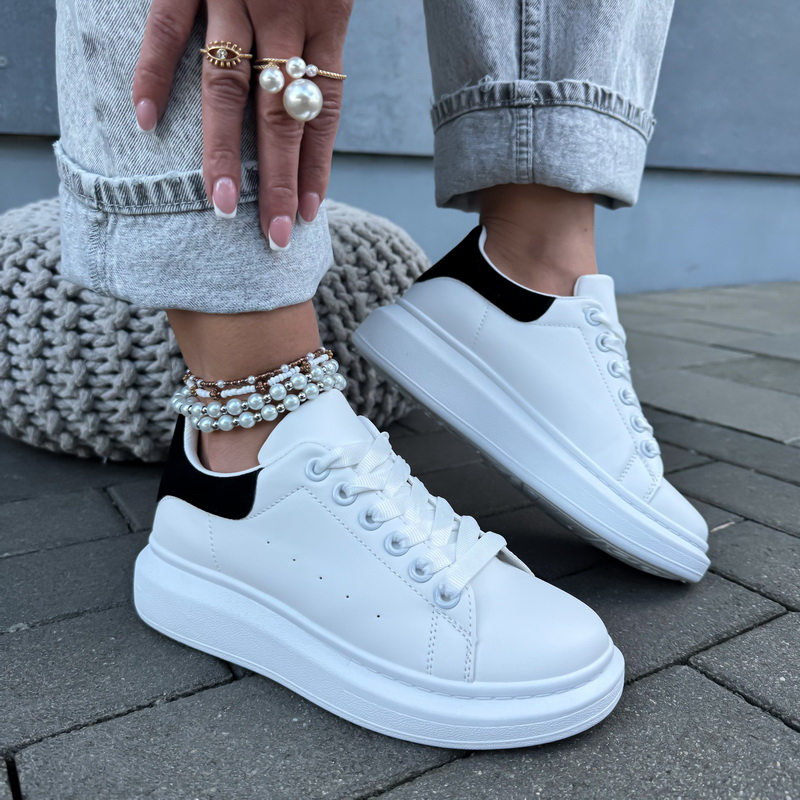 Bílo-černé tenisky