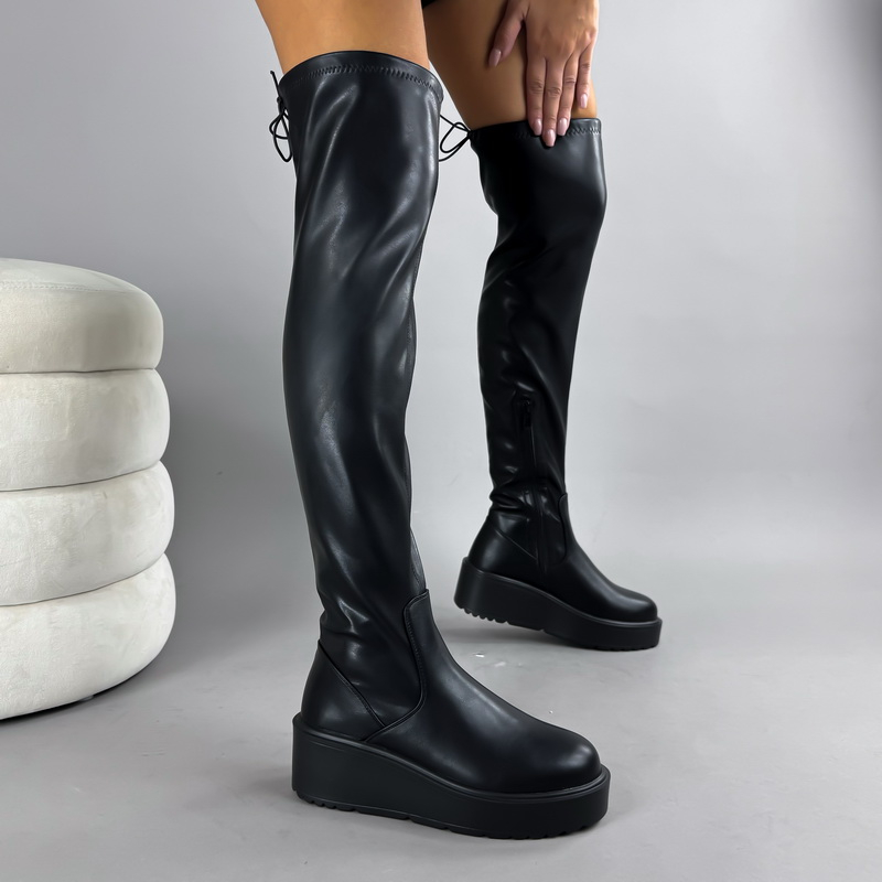 Černé vysoké  kozačky na platformě