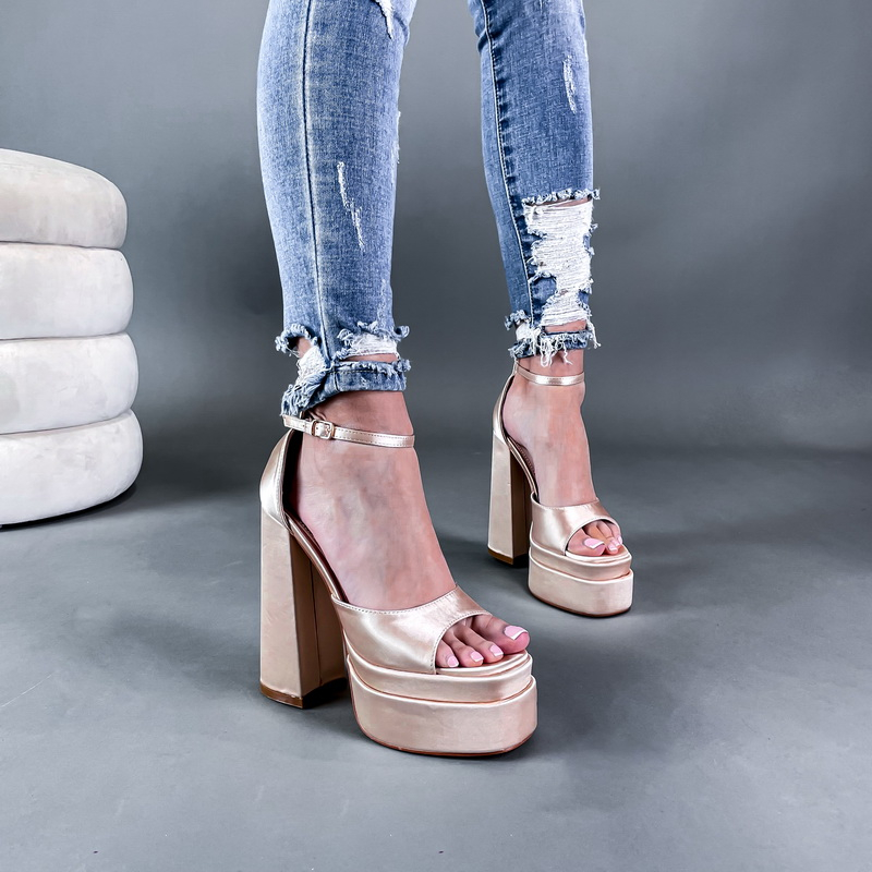 Béžové saténové sandále na platformě