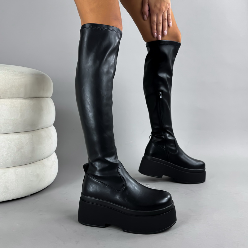 Černé vysoké  kozačky na platformě