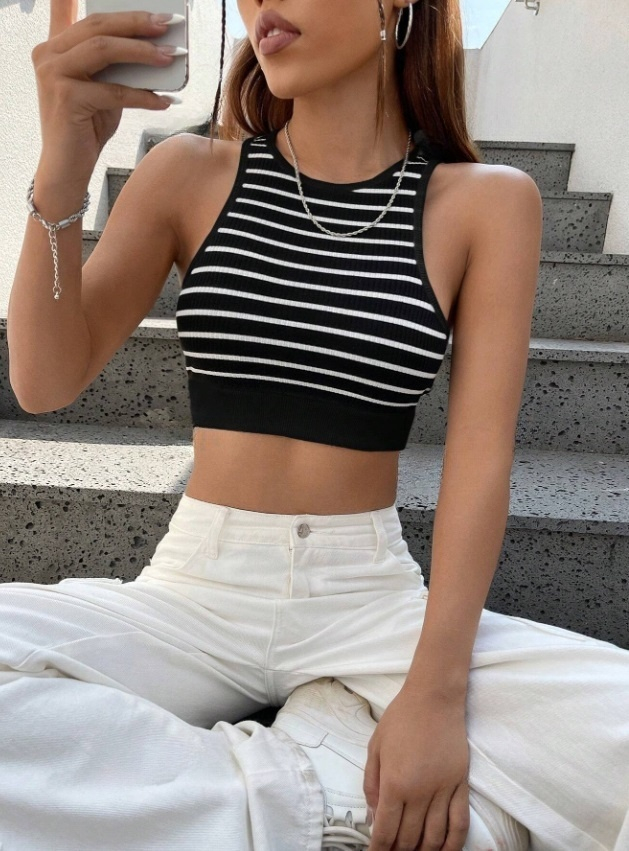 Černý pruhovaný top