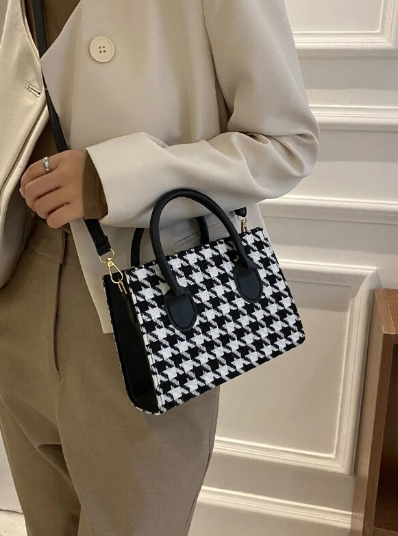 Černo bílá mini kabelka