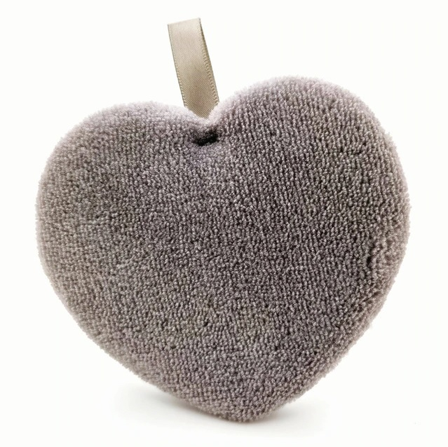 Šedá čistící hubka na tvář