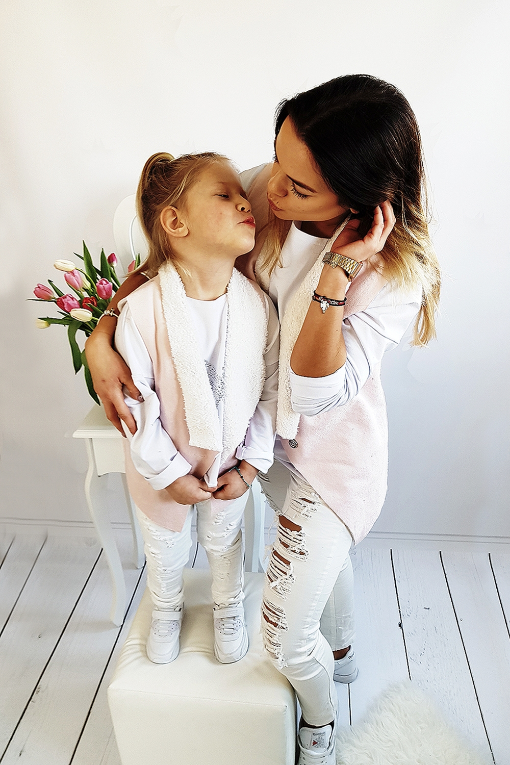 Růžová vesta pro dceru