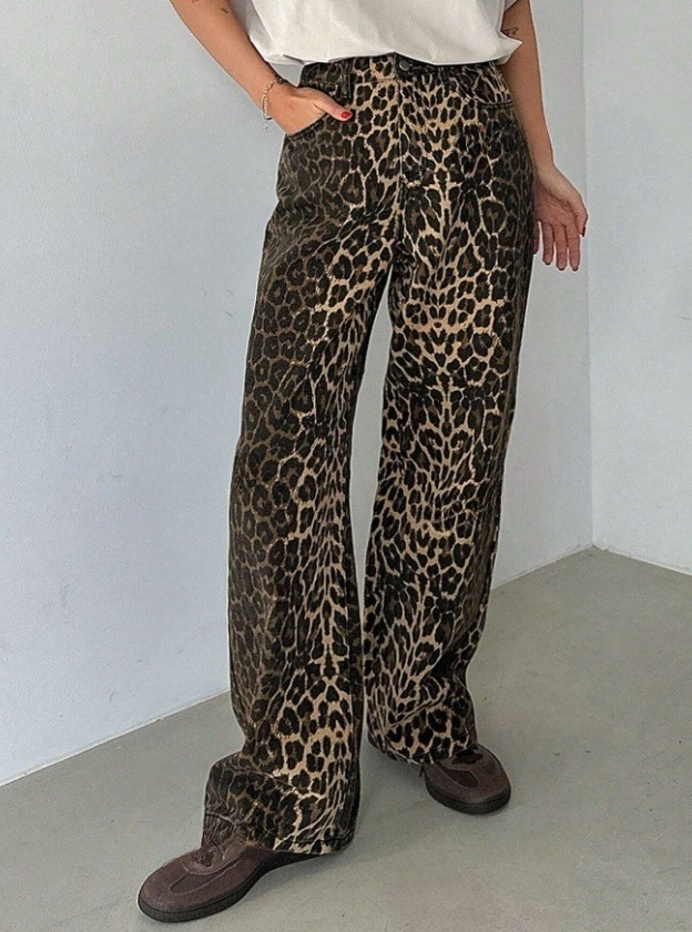 Hnědé džíny s leopardím vzorem (obrázek 4)