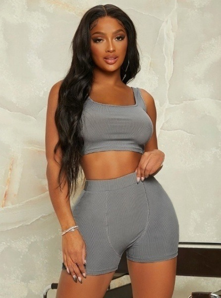 Šedá vroubkovaná sportovní souprava