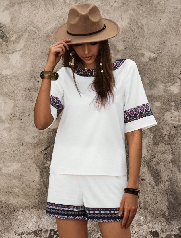 Bílý kraťasový komplet