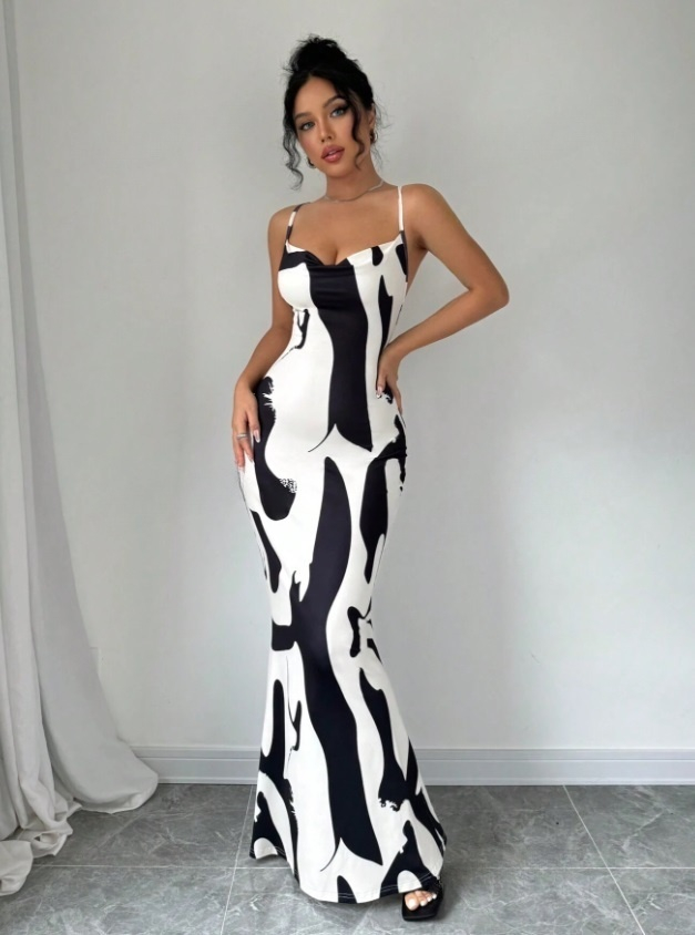 Bílé vzorované dlouhé šaty