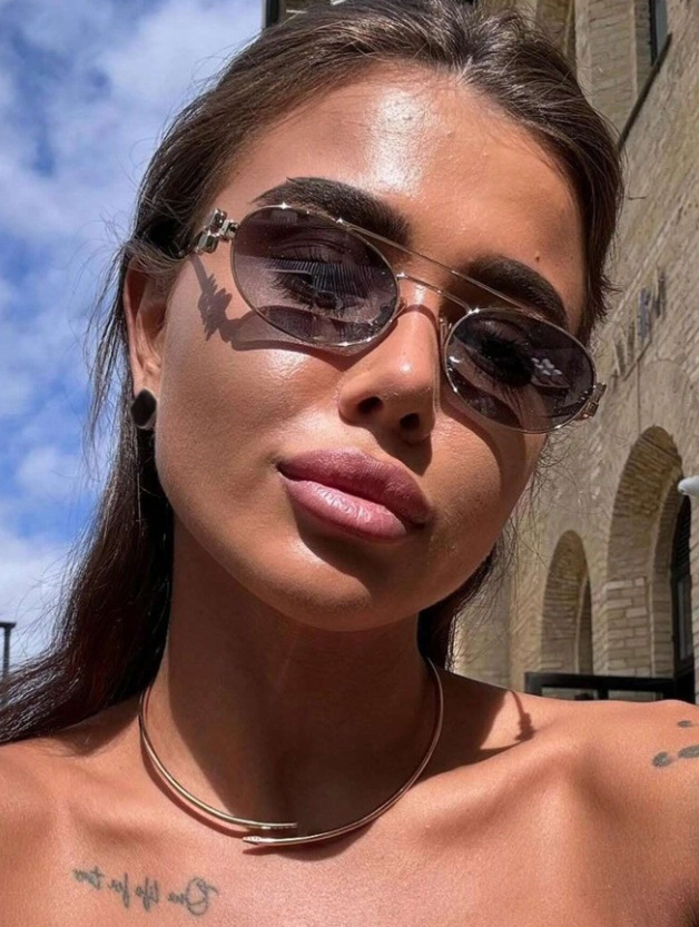 Černé sluneční brýle