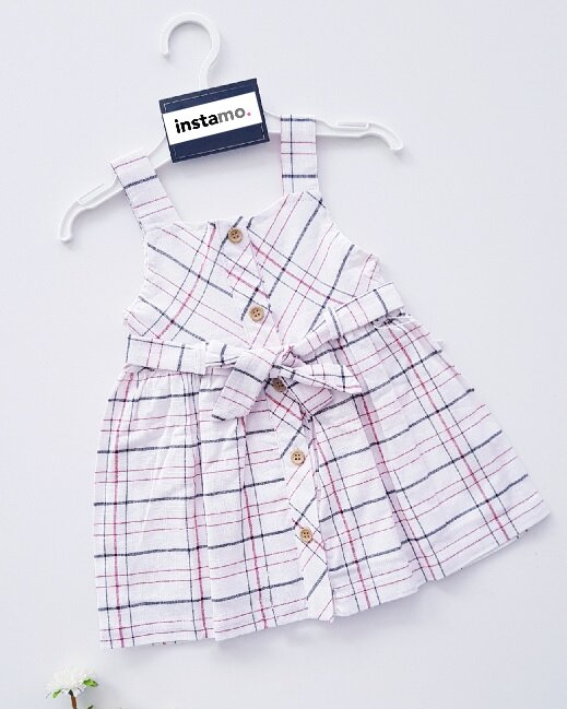 Bílé kostkované letní šaty