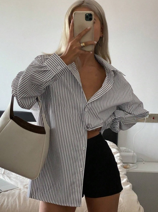 Bílá pruhovaná košile