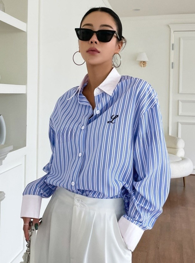 Modrá pruhovaná košile