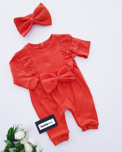 Oranžový overal s čelenkou