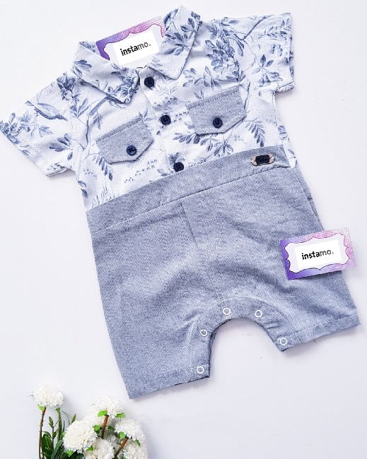 Světle modrý vzorovaný overal