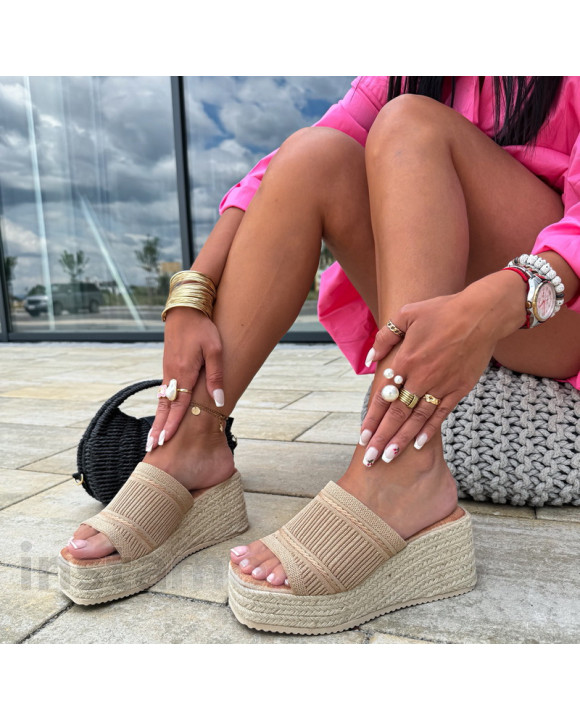 Hnědé pantofle na platformě-320572-20