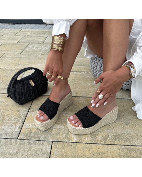 Černé pantofle na platformě-320577-20