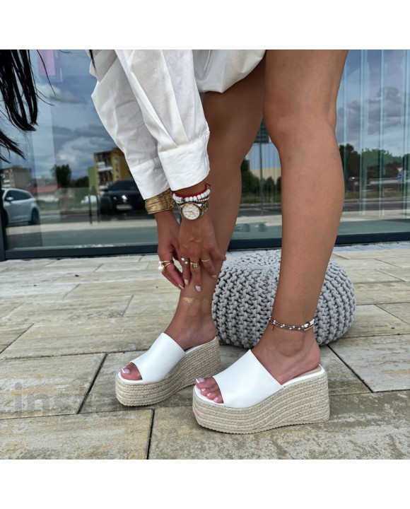 Bílé pantofle na platformě-320390-20