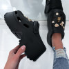 Černé pantofle