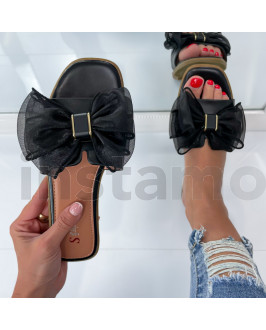 Černé pantofle s mašlí