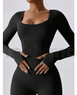 Černý vroubkovaný overal