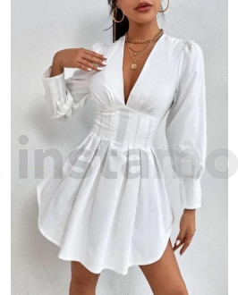 Bílé šaty s dlouhým rukávem