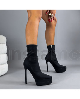 Černé polokozačky na podpatku