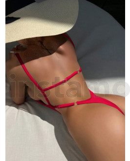 Červené jednodílné plavky