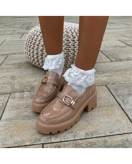 Béžové lakované mokasíny