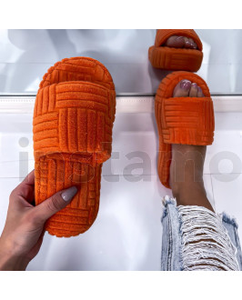 Oranžové pantofle