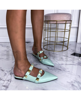Mentolové sandále s ozdobou 
