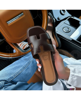 Tmavě hnědé pantofle