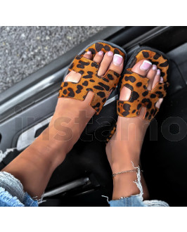 Hnedé šľapky s leopardím vzorom