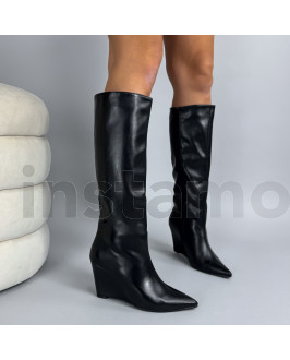 Černé  vysoké kozačky na platformě