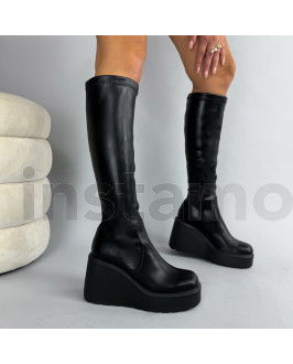 Černé vysoké kozačky na platformě