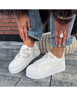 Bílé tenisky se vzorem