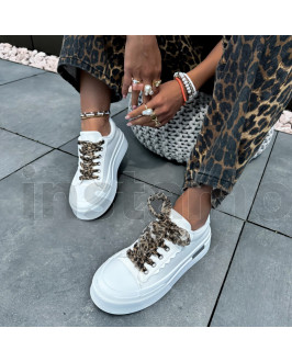 Bílé plátěné tenisky