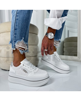 Bílé tenisky na platformě