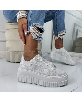 Bílé krajkované tenisky