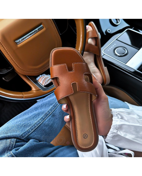 Tmavohnedé šľapky-317397-20