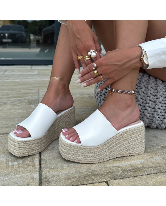 Bílé pantofle na platformě-320390-20