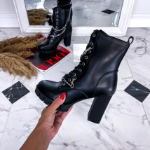 Černé kotníkové boty na podpatku s ozdobou-253362-04