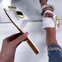 Bílé pantofle s ozdobou-298835-04