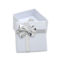 Bílá papírová dárková krabička s mašlí-278232-01