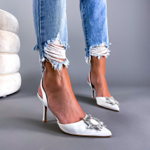 Bílé saténové sandále s ozdobou-268743-01