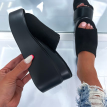 Černé pantofle na platformě-286529-04