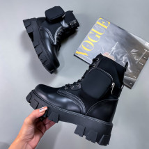 Černé kotníkové boty s kapsičkou-274535-03