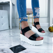 Černé sandále na platformě-208884-01