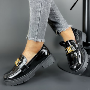 Černé lakované  mokasíny